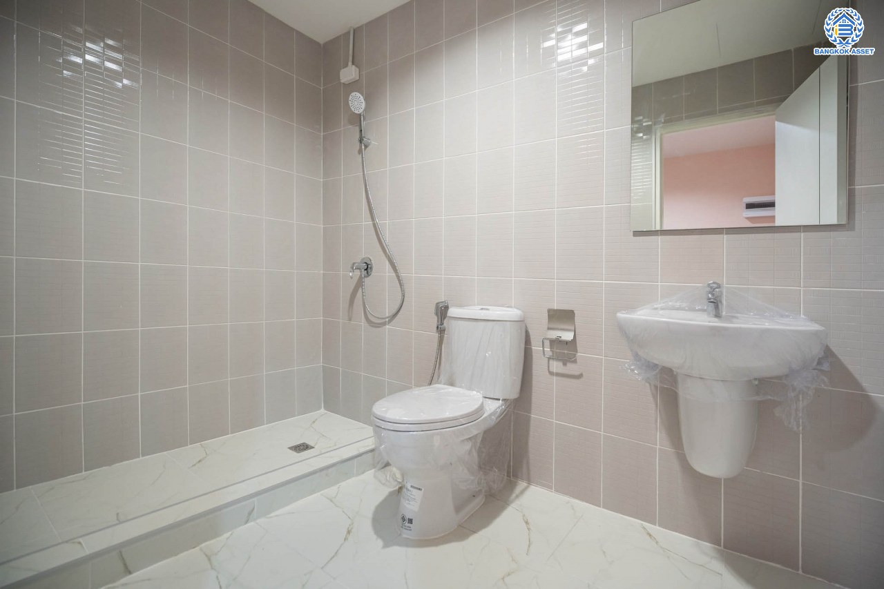 บ้านมือสองตกแต่งใหม่ โครงการ ราณี4 แจ้งวัฒนะ เนื้อที่ 23 ตร.ว. ฟังก์ชัน 2 ห้องนอน 2 ห้องน้ำ จอดรถได้ 1 คัน รองรับทุกกิจกรรม บนทำเลเชื่อมต่อหลายเส้นทาง ใกล้สนามบินดอนเมือง จุดขึ้นทางด่วน "โทลล์เวย์ดอนเมือง" และรถไฟฟ้าสายสีแดง "สถานีหลักสี่"